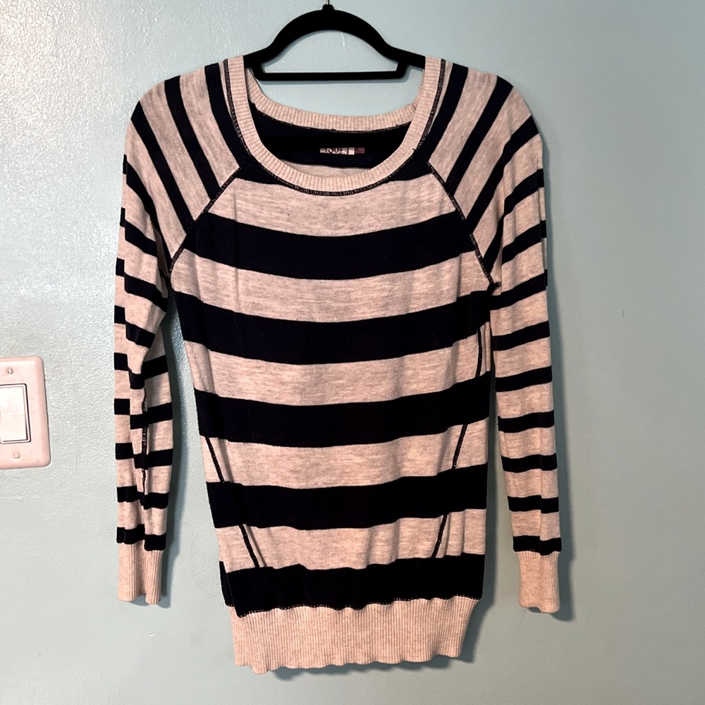SO White and Navy Striped Knit Top L